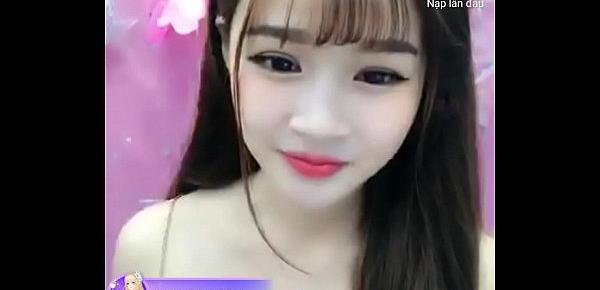  Asian girl is so cute livestream Uplive